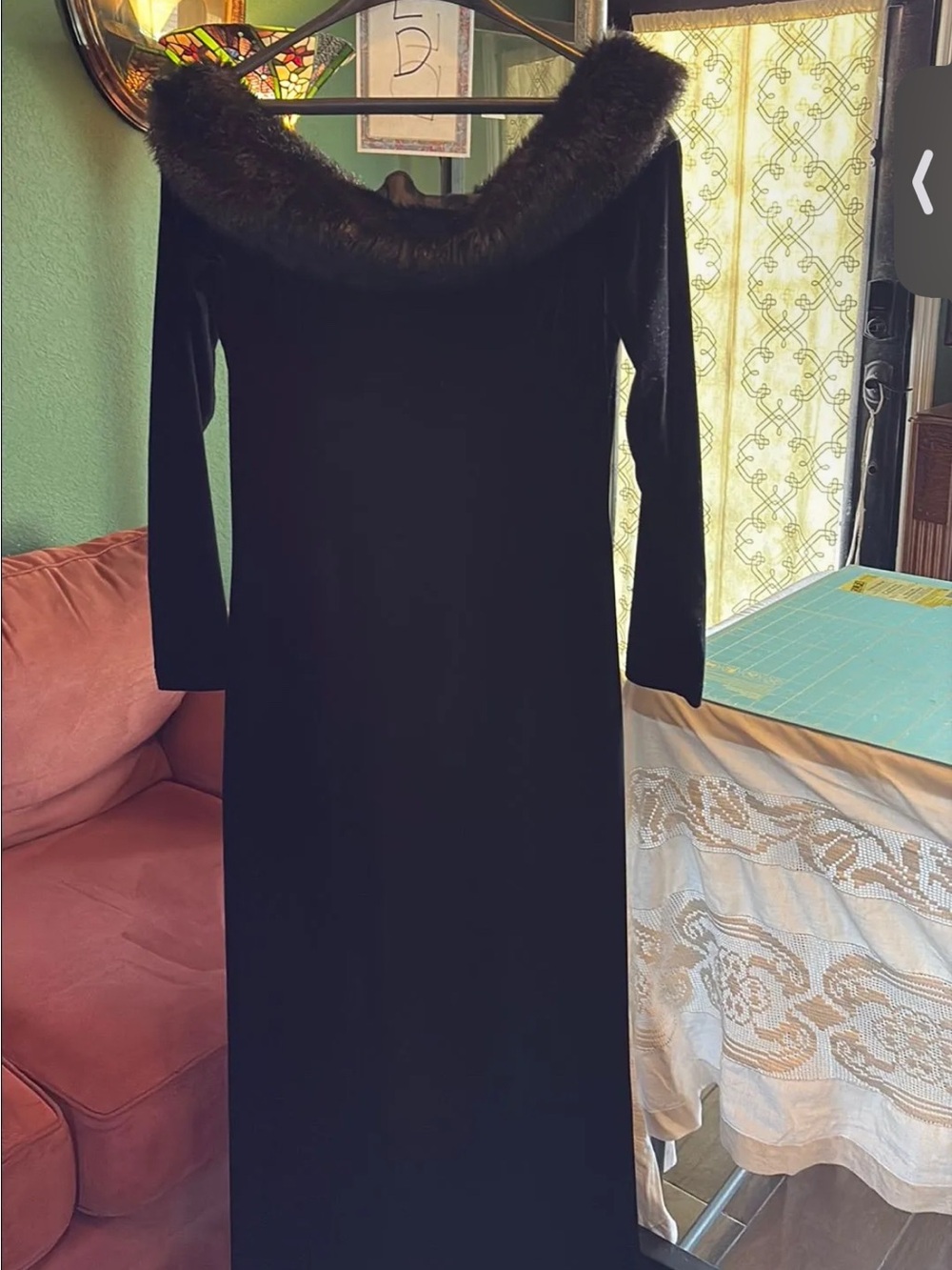 Cachet velvet LS faux fur dress Large